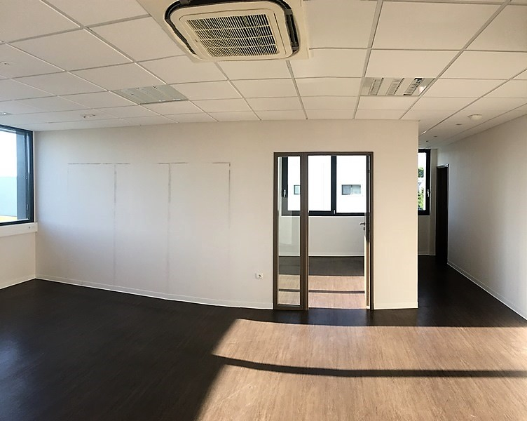 Bureaux LOUVIGNY 64 m²