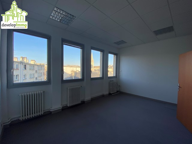 Bureaux de 322 m², dernier étage de cet immeuble PMR