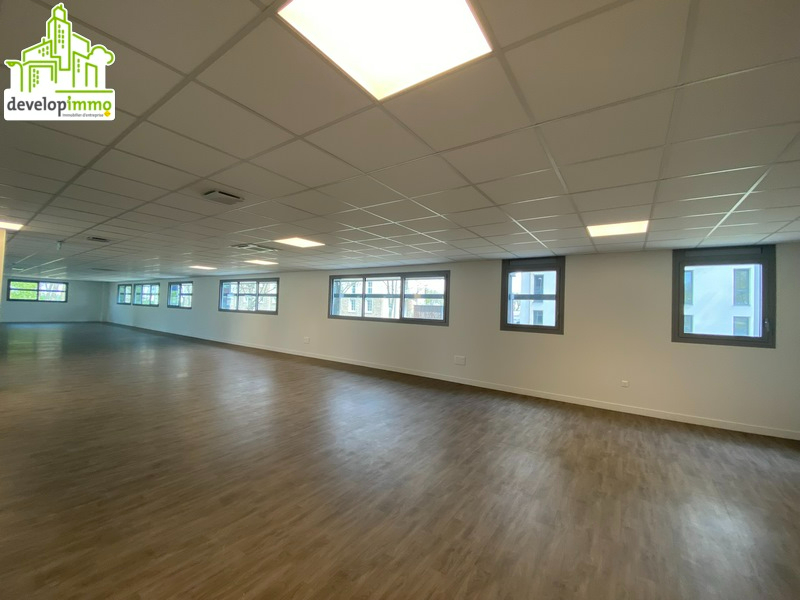Surface de Bureaux à louer -307 m²