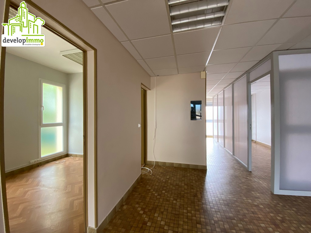 Bureaux Verson 78 m² à louer
