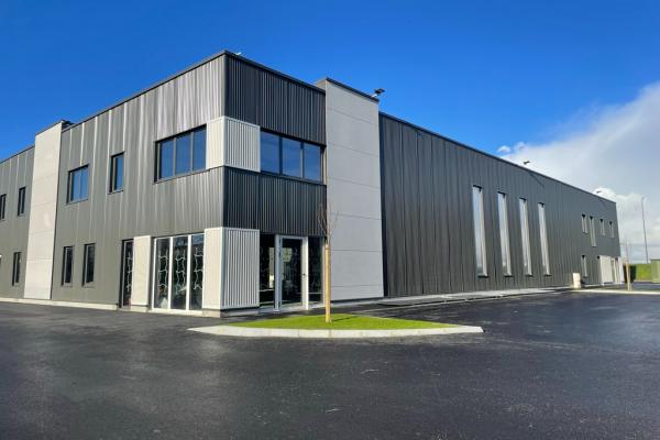 Bâtiment d'environ 1 393 m² - Vente et location de locaux et bureaux en Normandie