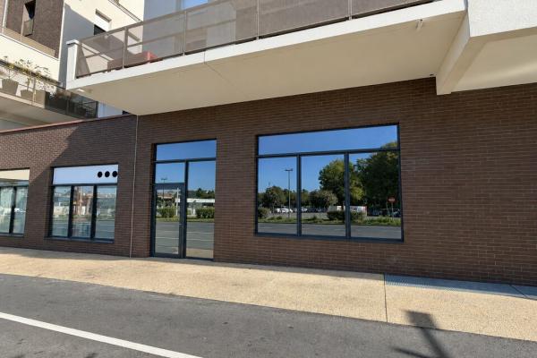 Emplacement Stratégique – Local commercial de 76 m² pour accueillir votre activité - Vente et location de locaux et bureaux en Normandie