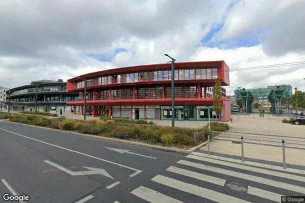 AU COEUR DU CENTRE-VILLE DE LA VILLE D'HEROUVILLE - au pied du Tram LE VAL - Vente et location de locaux et bureaux en Normandie