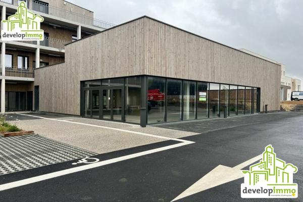 AU NORD DE CAEN - BELLE SURFACE EN REZ DE CHAUSSEE NEUVE  BRUT DE BETON A AMENAGER SUIVANT VOS BESOINS. - Vente et location de locaux et bureaux en Normandie