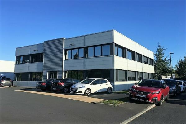 AUX PORTES DE CAEN ET AU BORD DU BOULEVARD PERIPHERIQUE - Vente et location de locaux et bureaux en Normandie
