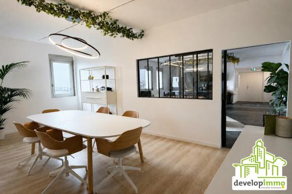 BUREAUX A VENDRE AU NORD DE CAEN - au bord du boulevard périphérique et au pied du Tram.