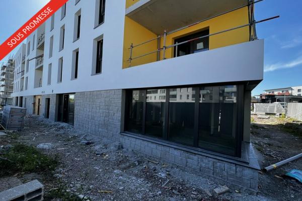 Local commercial  - 88 m² - EPRON Orée du Golf - Vente et location de locaux et bureaux en Normandie