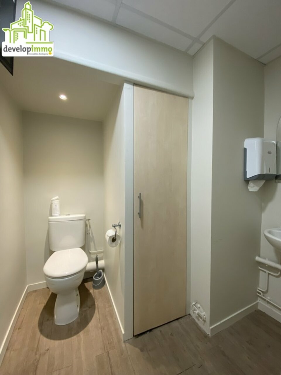 Un local commercial 58 m² - CAEN Quartier Saint-Jean Un local commercial 58 m² - CAEN Quartier Saint-Jean