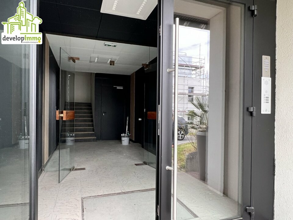 Bureaux refaits à neuf Bureaux refaits à neuf