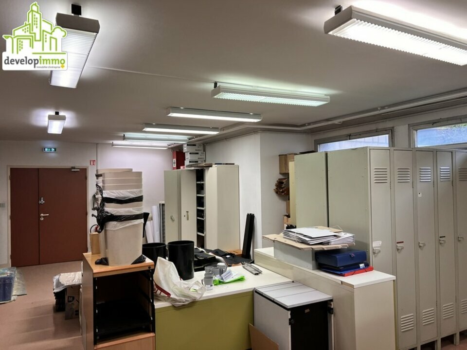 Immeuble de bureaux offrant un beau potentiel Immeuble de bureaux offrant un beau potentiel