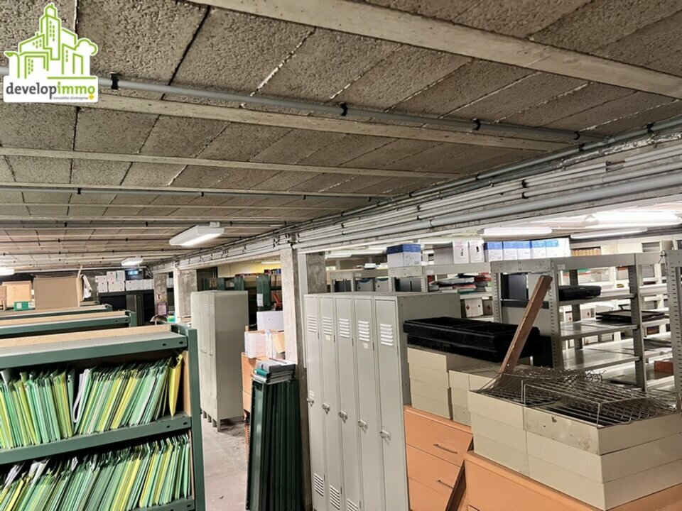 Immeuble de bureaux offrant un beau potentiel Immeuble de bureaux offrant un beau potentiel