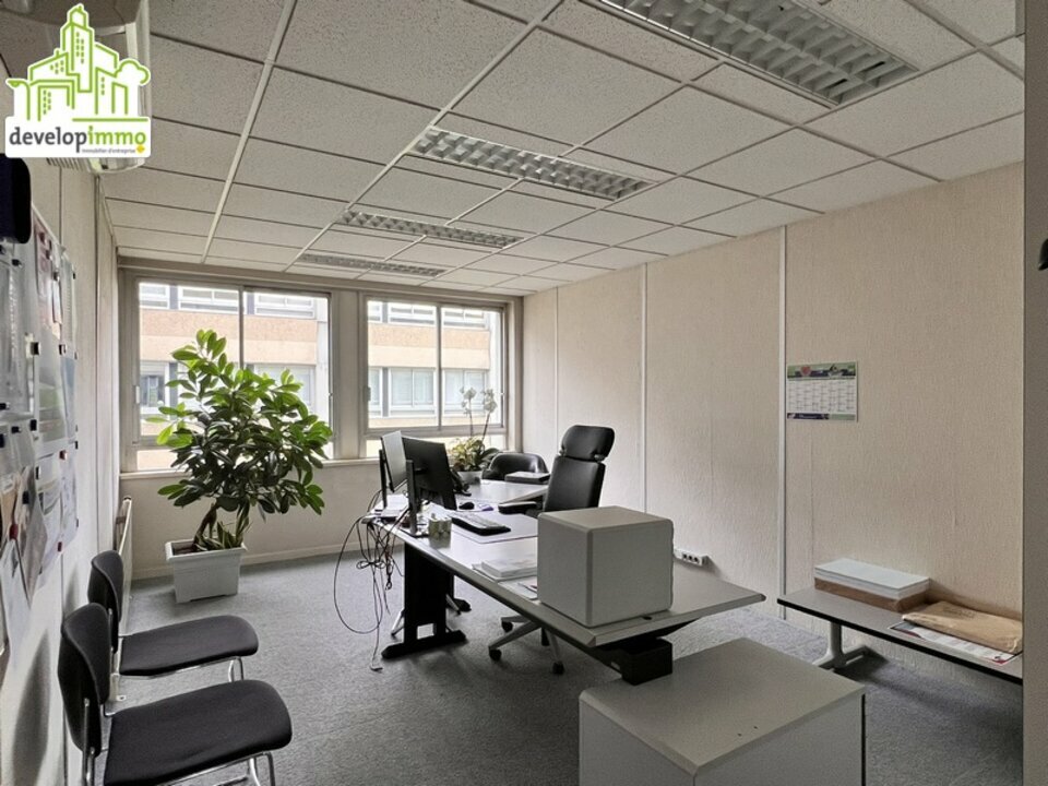 Immeuble de bureaux offrant un beau potentiel Immeuble de bureaux offrant un beau potentiel