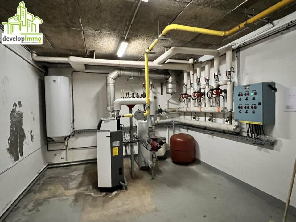 Immeuble de bureaux offrant un beau potentiel Immeuble de bureaux offrant un beau potentiel