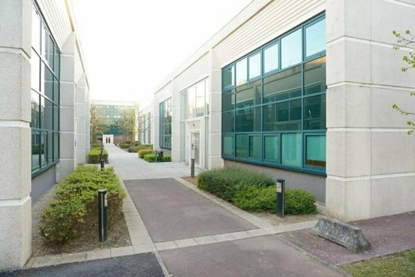 Très belles prestations pour ce plateau aménagé en RDC - Vente et location de locaux et bureaux en Normandie