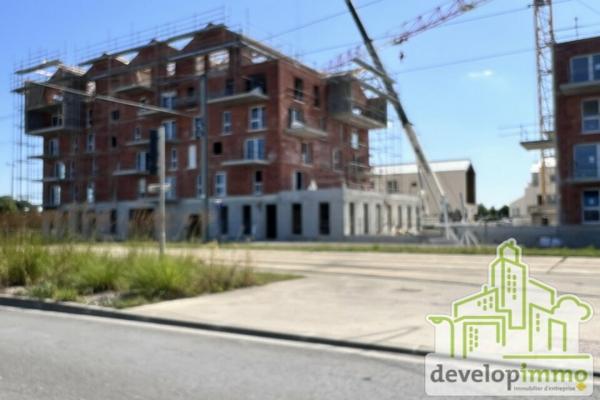 LOCAL COMMERCIAL BRUT DE BETON 94 m² - Vente et location de locaux et bureaux en Normandie