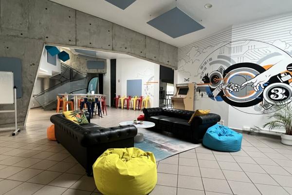 Unique - Bureaux 761 m² à vendre ou à louer - Centre d'Hérouville-Saint-Clair - Vente et location de locaux et bureaux en Normandie