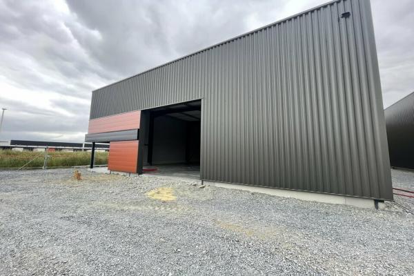 A louer immeuble d'activité / bureaux d'environ 250 m² + 80 m² de mezzanine Soliers - Vente et location de locaux et bureaux en Normandie