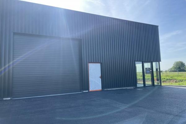 Local d'activité neuf d'environ 307 m² à Démouville - Vente et location de locaux et bureaux en Normandie