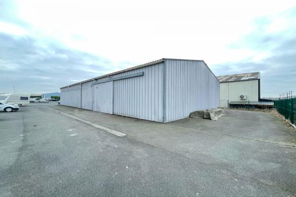 A louer Local d'activité / bureaux indépendant de 295 m² sur un terrain d'environ 1 500 m² clos. - Vente et location de locaux et bureaux en Normandie