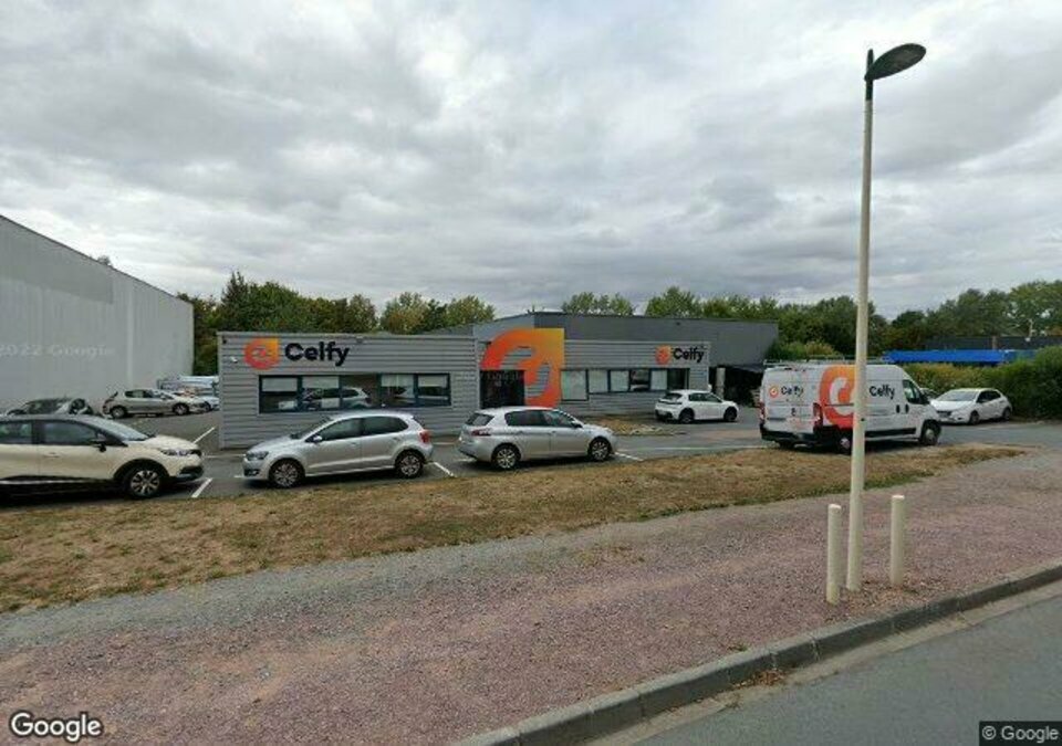 Immeuble indépendant d'environ 1 321 m² sur un terrain de 2 200 m² Immeuble indépendant d'environ 1 321 m² sur un terrain de 2 200 m²