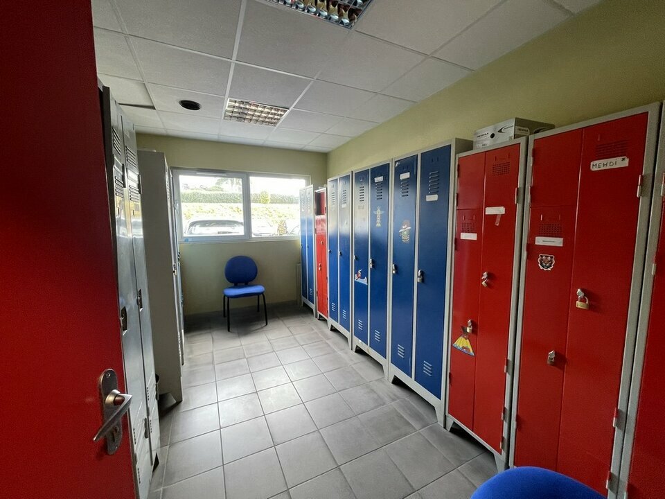 Carpiquet 3050 m² à louer Carpiquet 3050 m² à louer