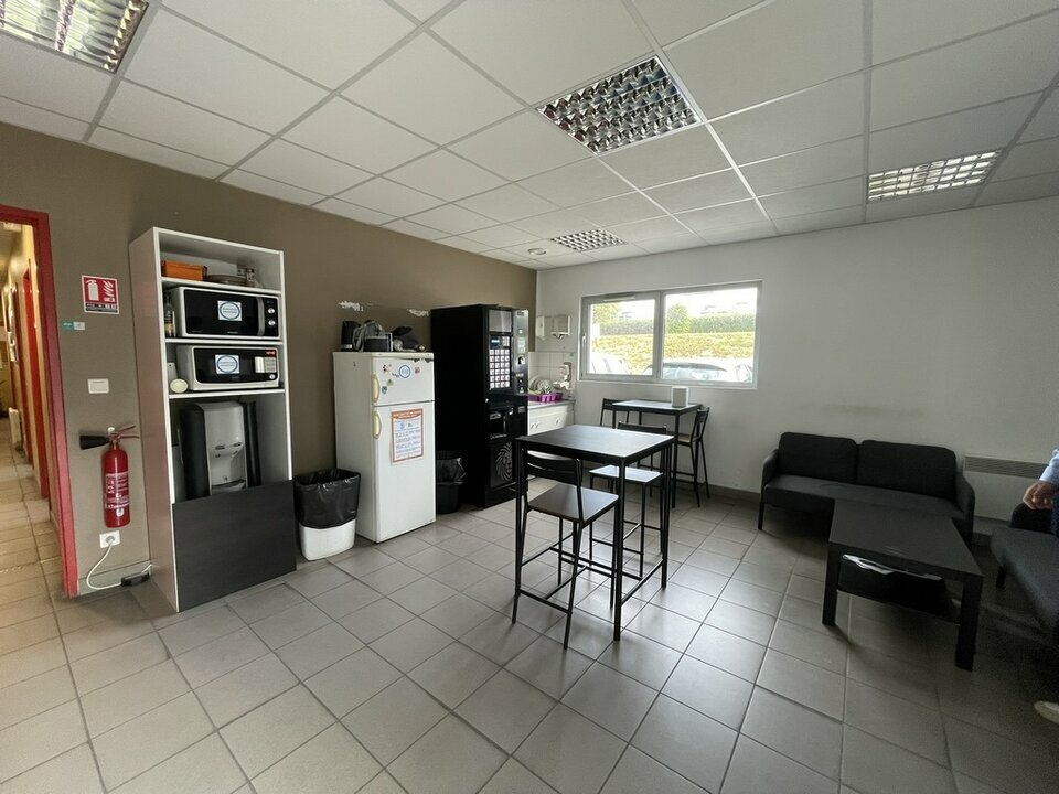 Carpiquet 3050 m² à louer Carpiquet 3050 m² à louer