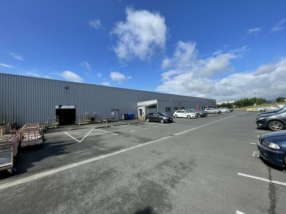 Carpiquet 3050 m² à louer Carpiquet 3050 m² à louer