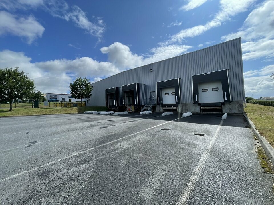 Carpiquet 3050 m² à louer Carpiquet 3050 m² à louer