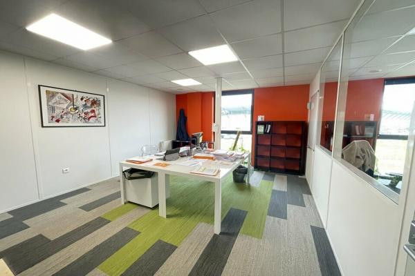 A louer hérouville saint clair 210 m² - Vente et location de locaux et bureaux en Normandie