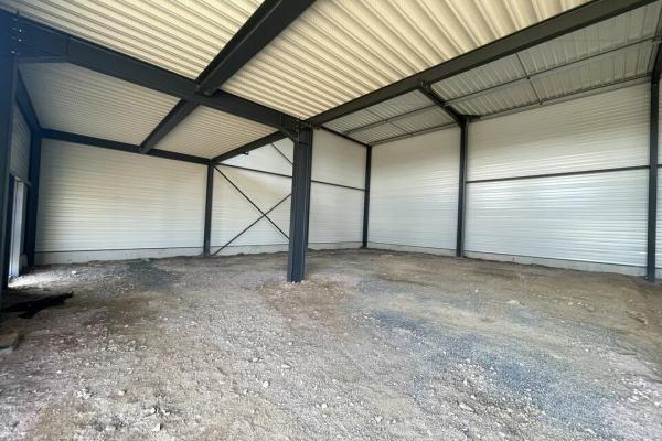 Local disponible à l'achat  sur MONDEVILLE - Vente et location de locaux et bureaux en Normandie