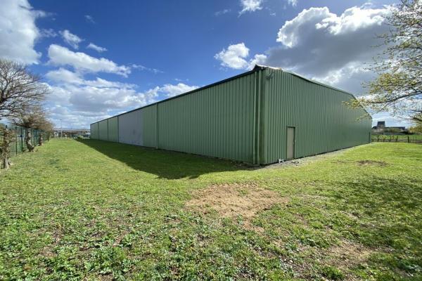 local d'activité 1325 m² CARPIQUET - Vente et location de locaux et bureaux en Normandie