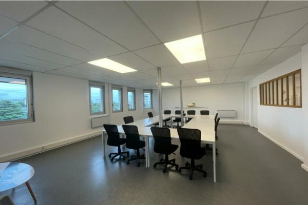 deux plateaux de bureaux pouvant être divisée - Vente et location de locaux et bureaux en Normandie