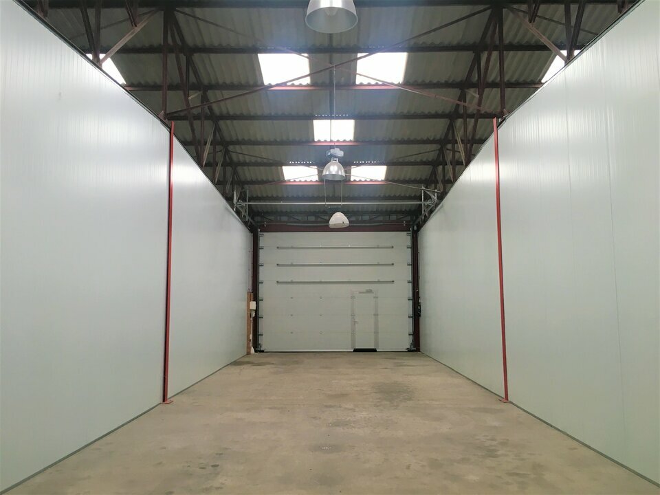 LOCAL DE STOCKAGE 120m² LOCAL DE STOCKAGE 120m²
