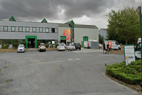 Local d'activité 630m² sur MONDEVILLE  avec parkings - Vente et location de locaux et bureaux en Normandie