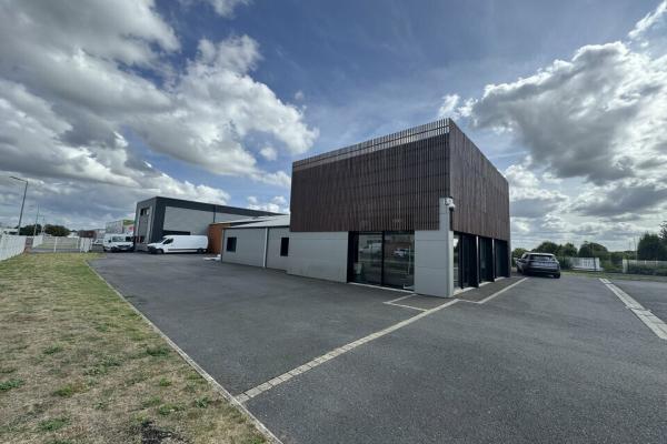 local d'activité indépendant de 989m² - Vente et location de locaux et bureaux en Normandie