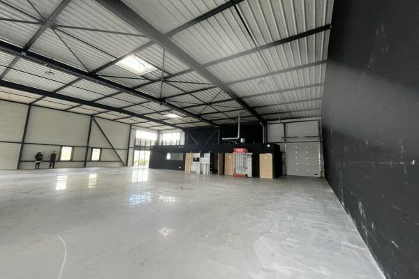 A vendre  surface d'activité / bureaux 424 m²